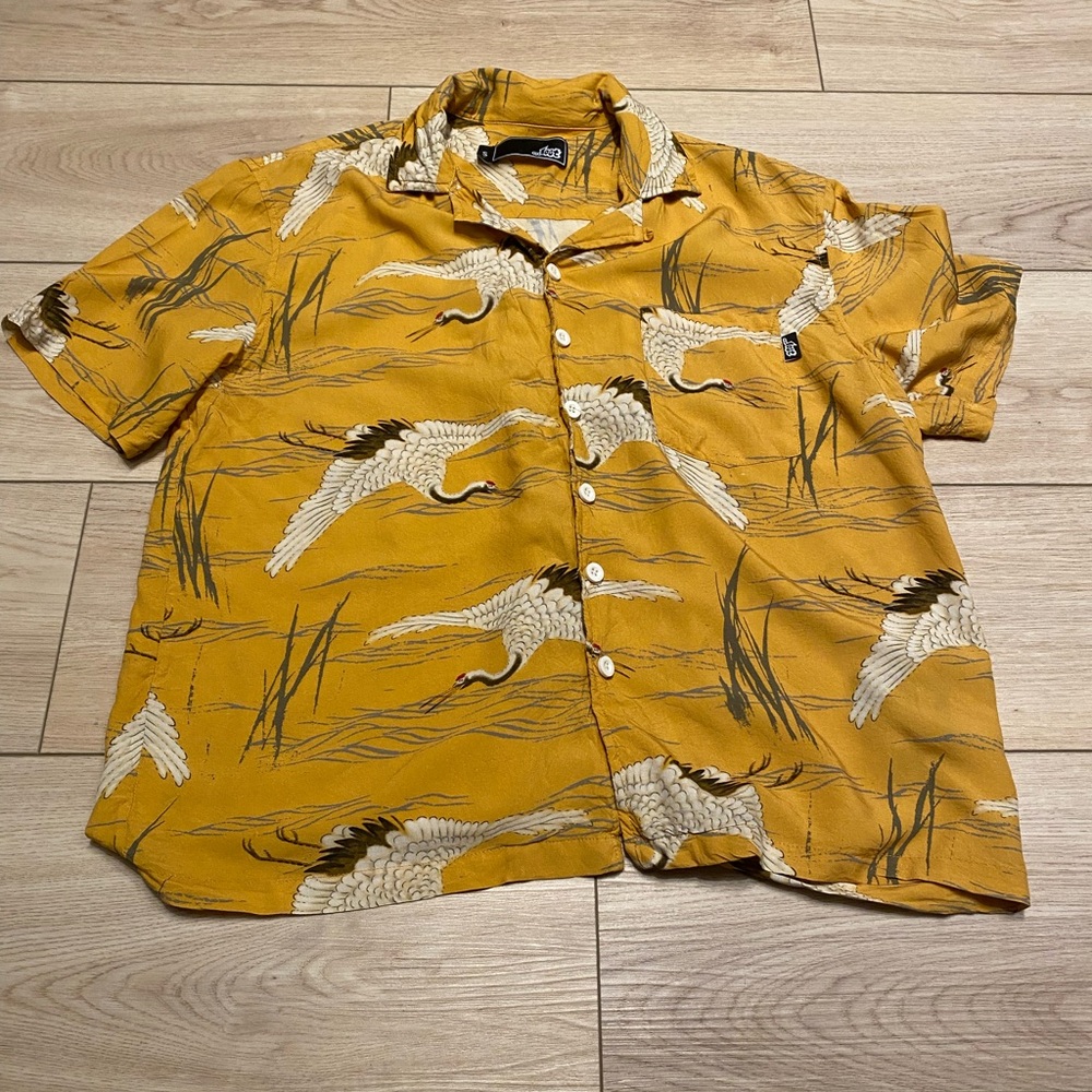 Lost Crane Woven Gold Men’s Short Sleeve Button Down Shirt